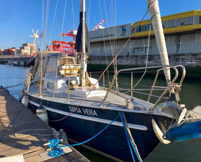 Cozy Lisbon Marina Sleepaboard - Sail Away Ξενοδοχείο Εξωτερικό φωτογραφία