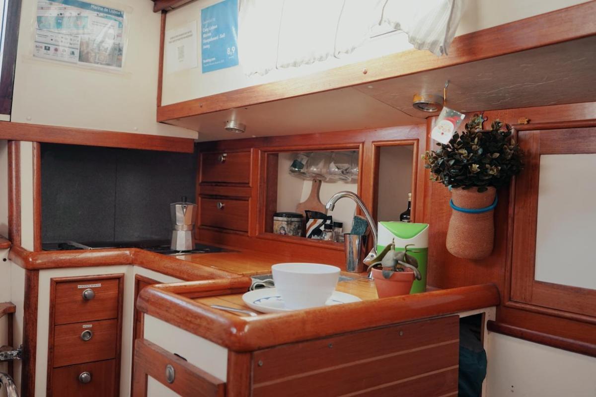 Cozy Lisbon Marina Sleepaboard - Sail Away Ξενοδοχείο Εξωτερικό φωτογραφία