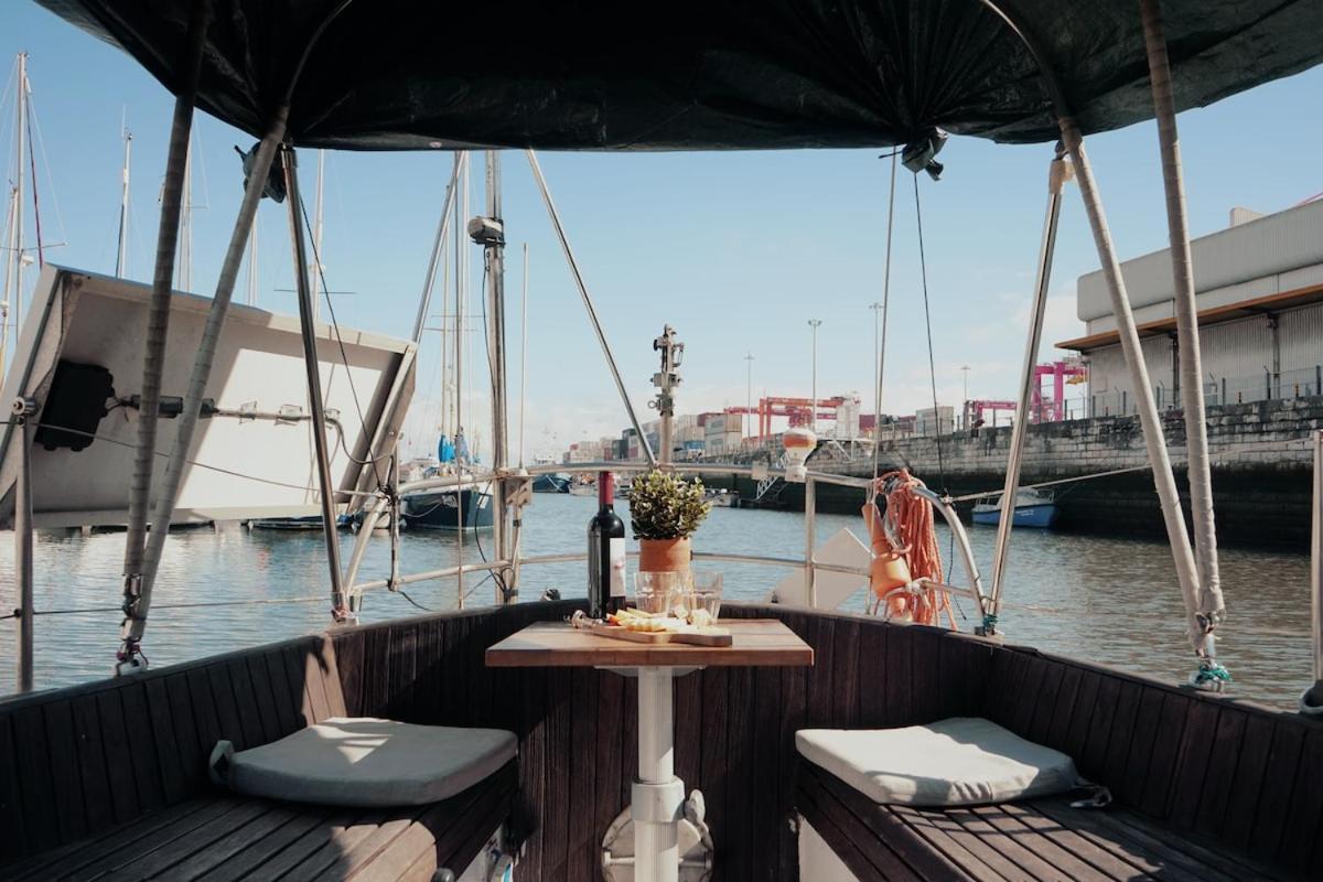 Cozy Lisbon Marina Sleepaboard - Sail Away Ξενοδοχείο Εξωτερικό φωτογραφία