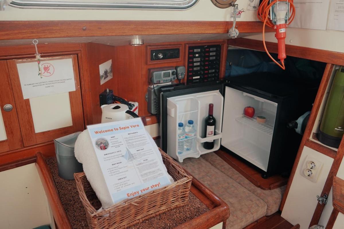 Cozy Lisbon Marina Sleepaboard - Sail Away Ξενοδοχείο Εξωτερικό φωτογραφία