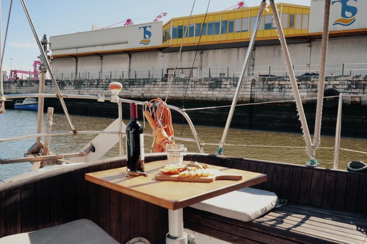 Cozy Lisbon Marina Sleepaboard - Sail Away Ξενοδοχείο Εξωτερικό φωτογραφία